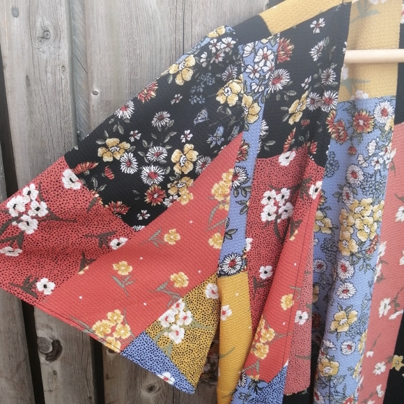 Wrap-around Blouse - Picture 4 of 5